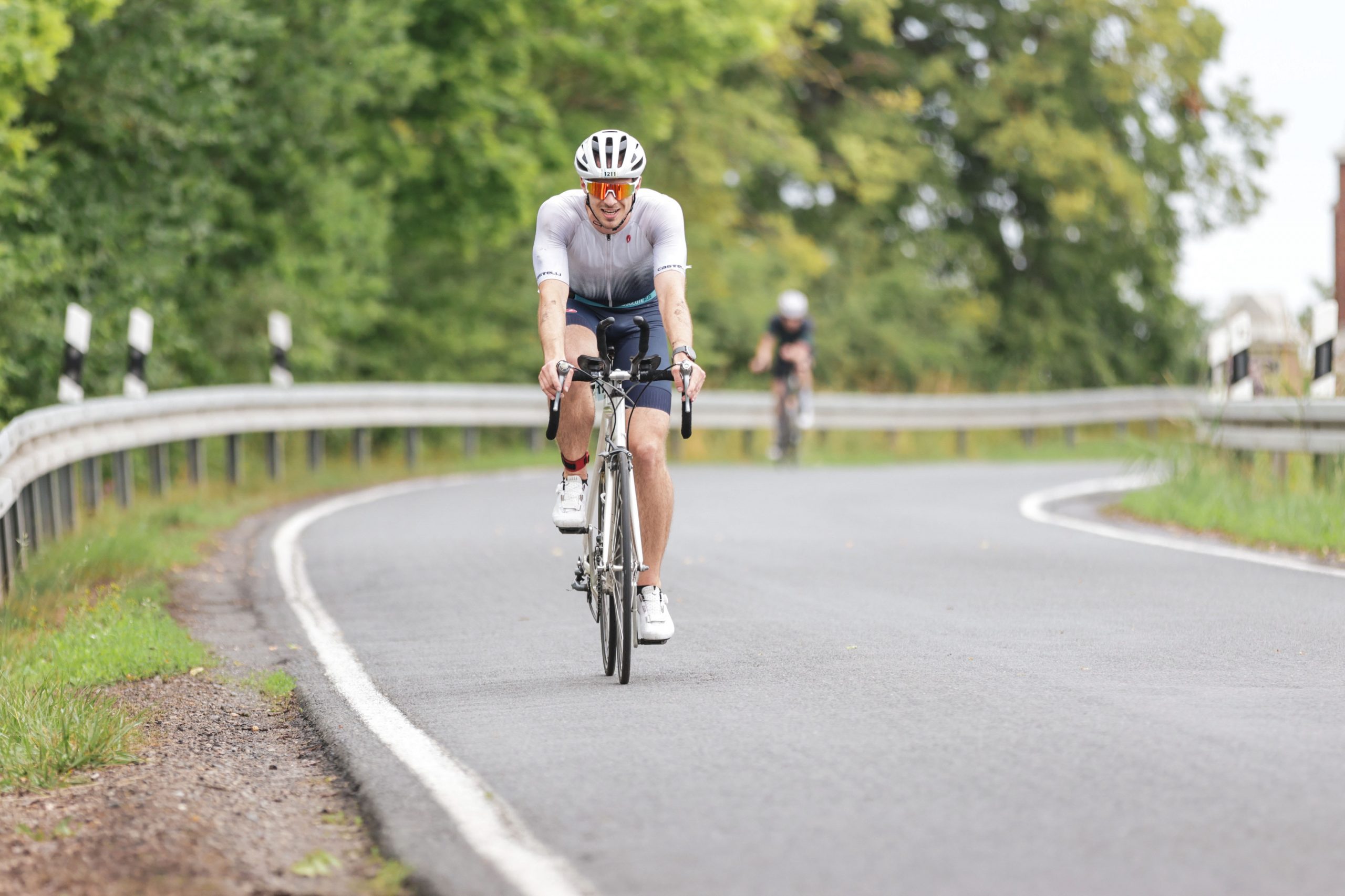 Radfahren auf der 90-km-Strecke der Mitteldistanz.